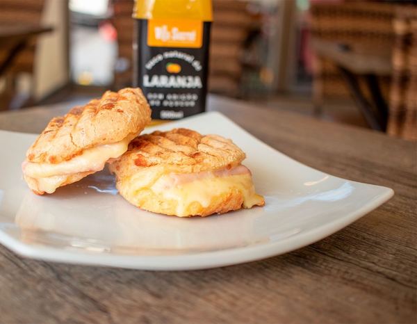 Pão de queijo recheado
